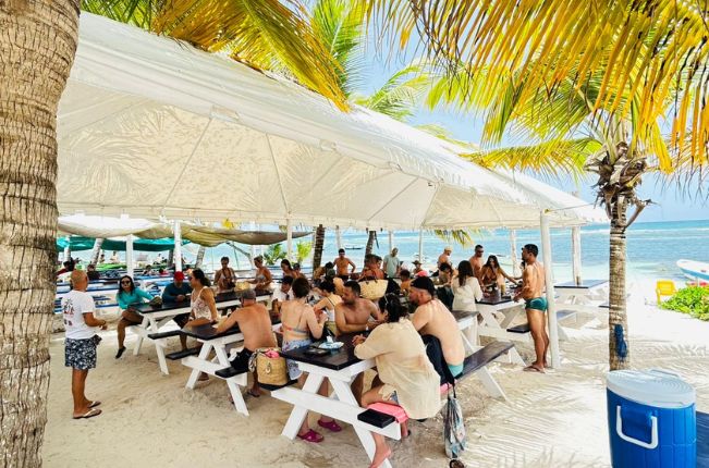 almoço na ilha saona