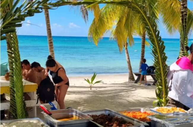 Almoço Buffet na Praia - Ilha Saona